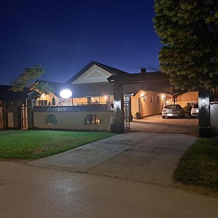 Guesthouse Kristina Palics Kültér fotó